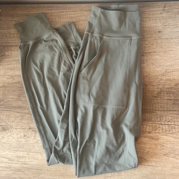 SOLD Lululemon Align Joggers - Picture 3 of 6